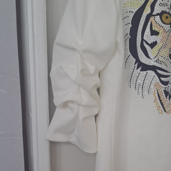 White Blazer with Tiger Design - Picture 2 of 4